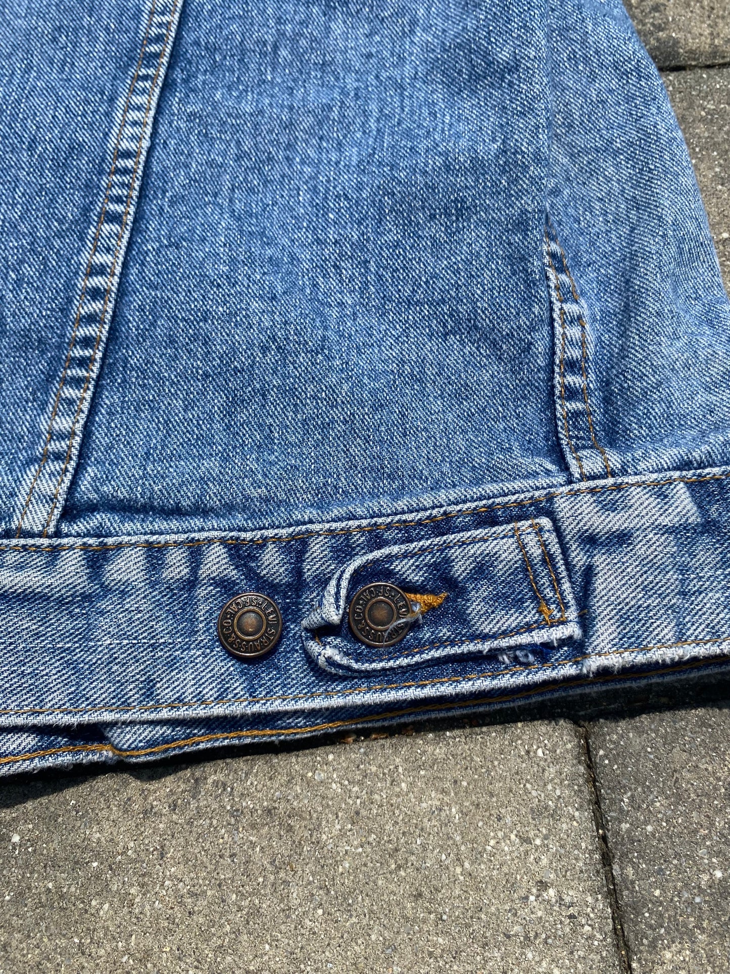 Levi stauss Vintage 90's Demin Trucker Jacket Medium Wash 70507 4890 Mens Large